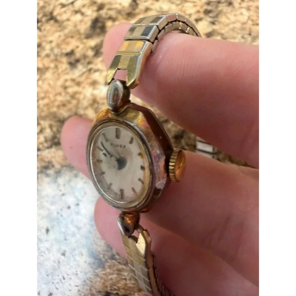 Vintage Timex Ladies Manual Wind Mechanical Oval Gold Tone Watch Speidel Stretch